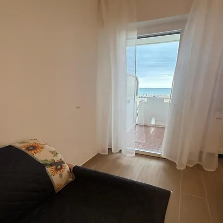 Sea View Escape At Lido Dei Pini Apartamento *