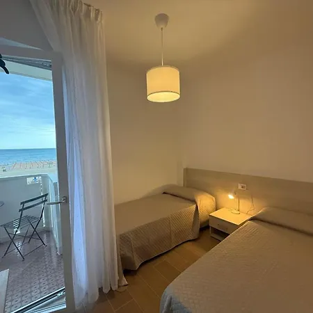 דירה Sea View Escape At Lido Dei Pini *
